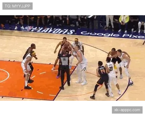 拉人犯规的判罚依据及裁判标准详解